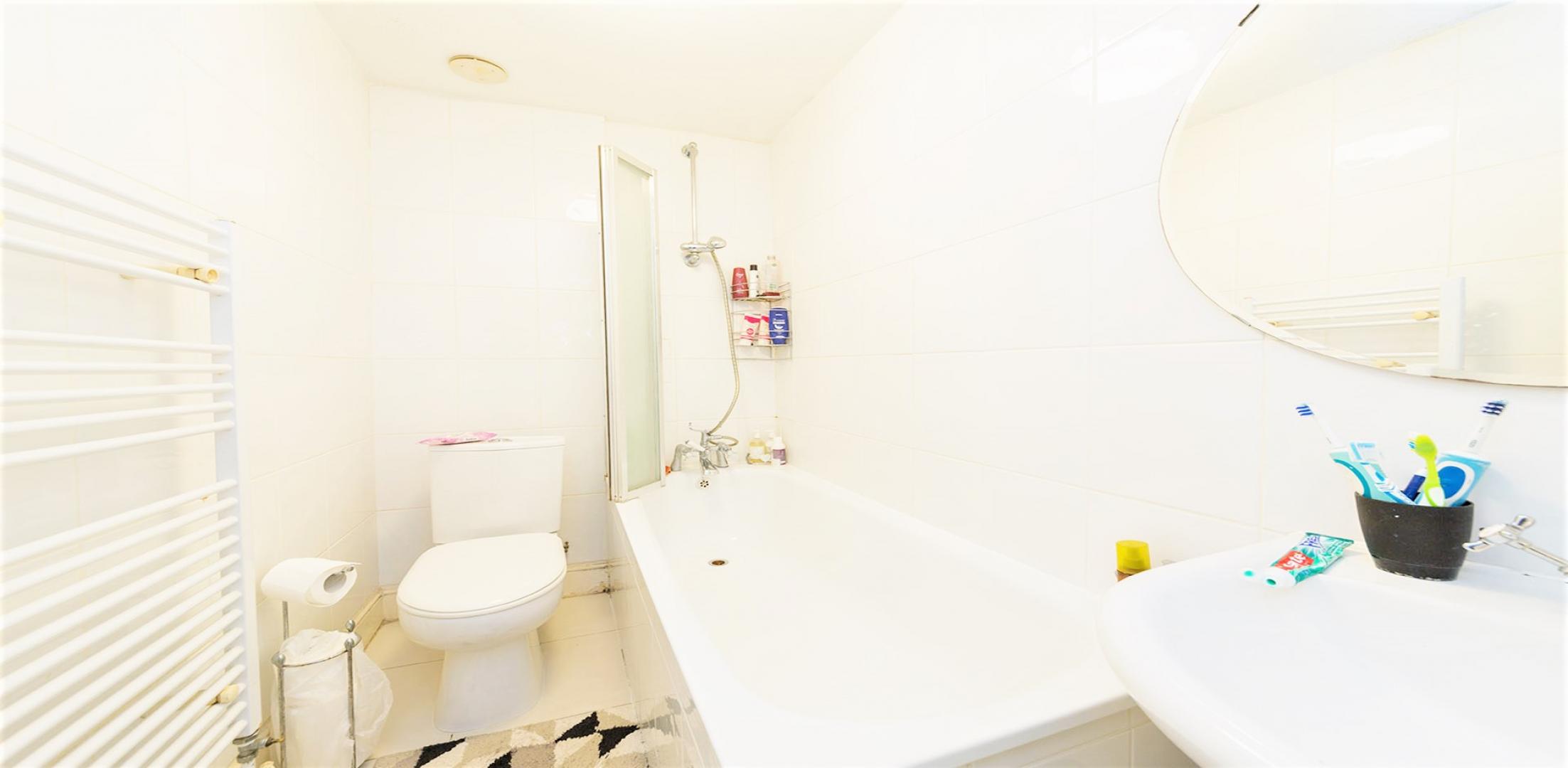 			SIZEABLE ONE BEDROOM GARDEN APARTMENT NW6, 1 Bedroom, 1 bath, 1 reception Flat			 Gascony Avenue, WEST HAMPSTEAD